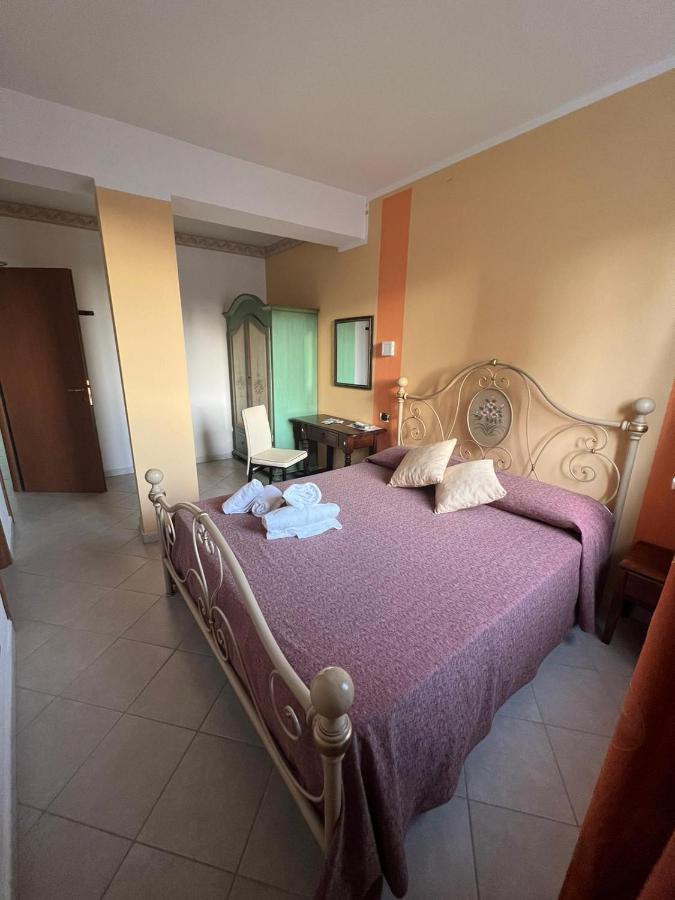 Carlo V - Holiday Rooms Porto Empedocle Eksteriør billede