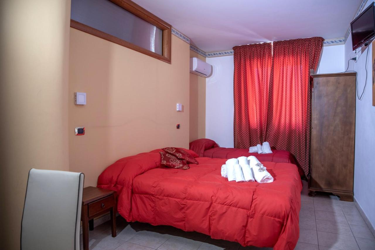 Carlo V - Holiday Rooms Porto Empedocle Eksteriør billede